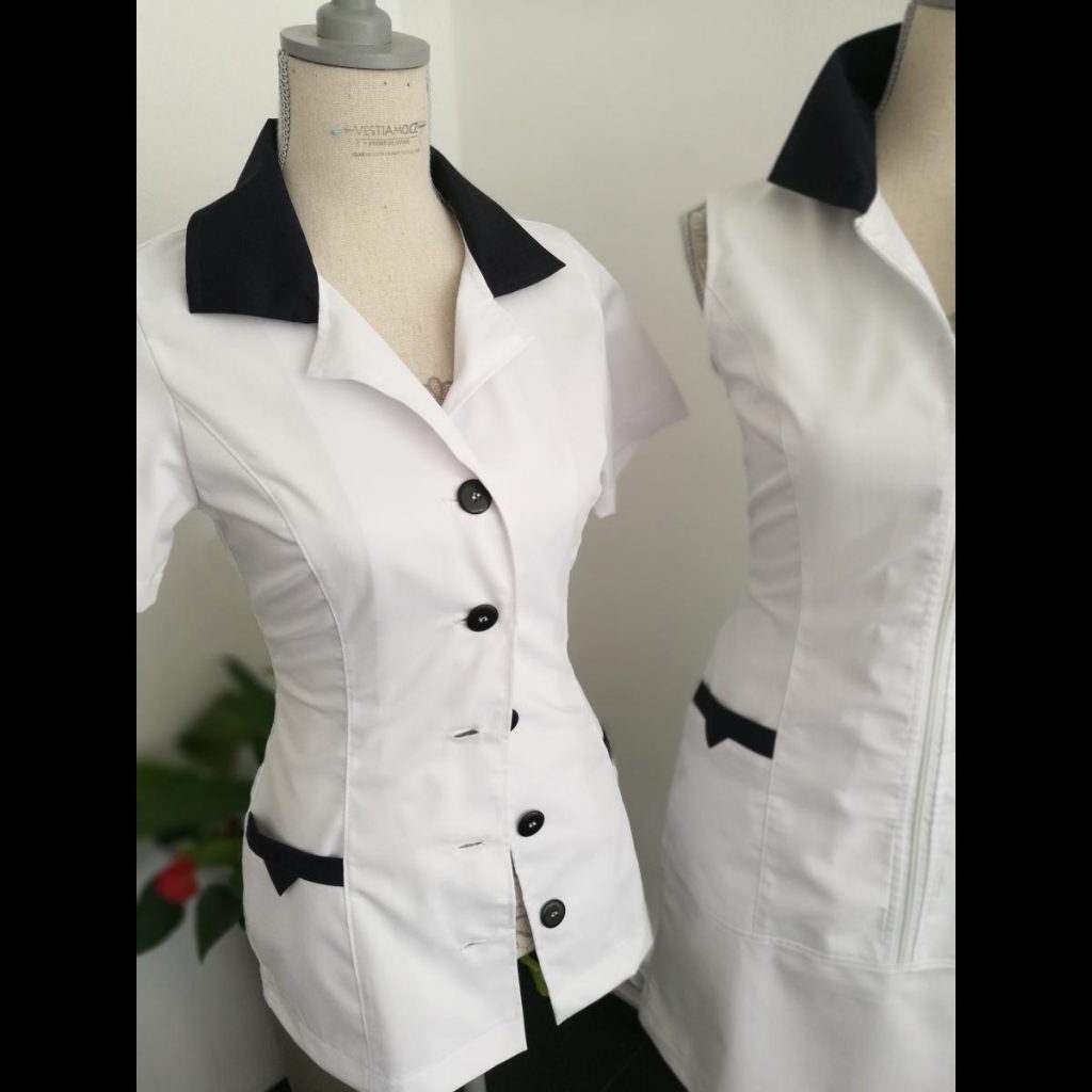 Halena s knoflíky a šaty se zipem Duxford